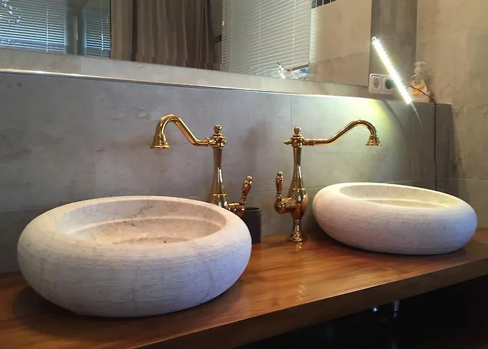 Yeti Lux - Art 아파트 *